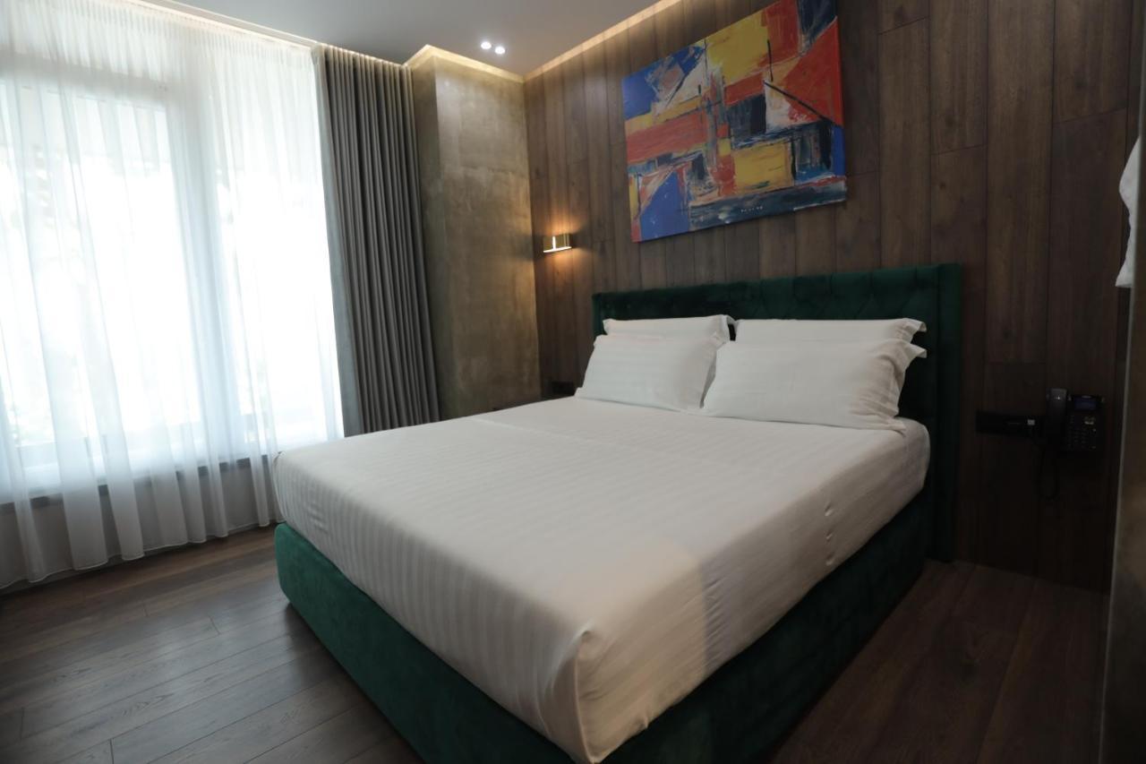 Ap Hotel Boutique Vlorë Esterno foto